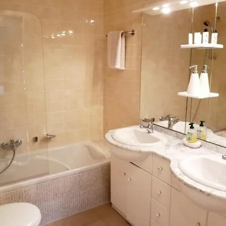 Sleeps 7 Pool Air Con Wifi Lägenhet Cannes