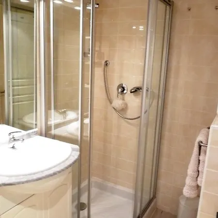 Sleeps 7 Pool Air Con Wifi *