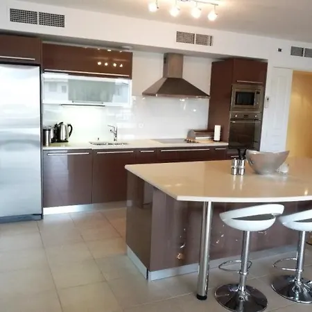 Sleeps 7 Pool Air Con Wifi Lägenhet